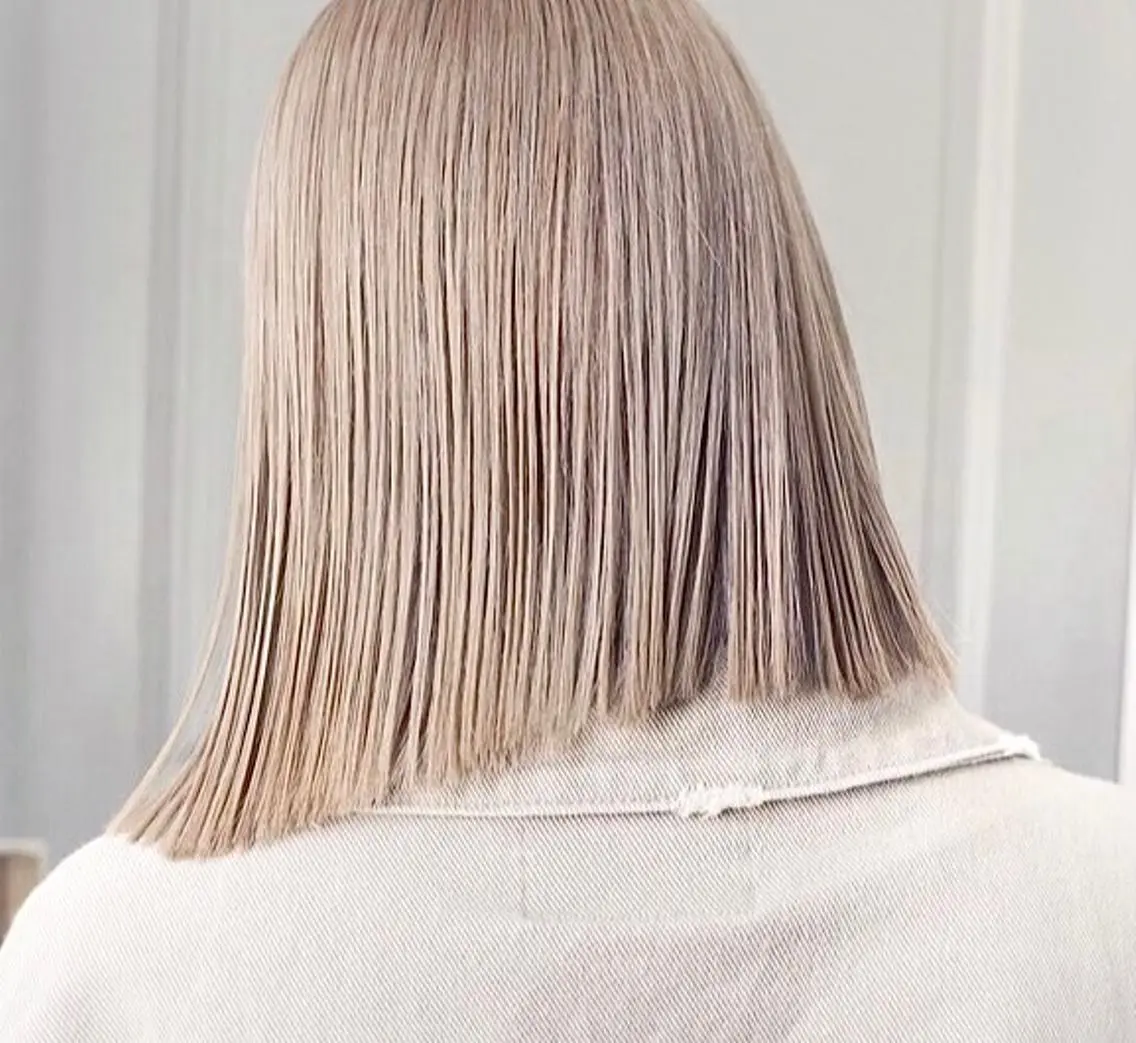 セミロング カラー ヘアアレンジ ベージュカラー ハイトーンカラー ハイトーンベージュ ヘアセット🎀パーマ Tsubasaのヘアスタイル