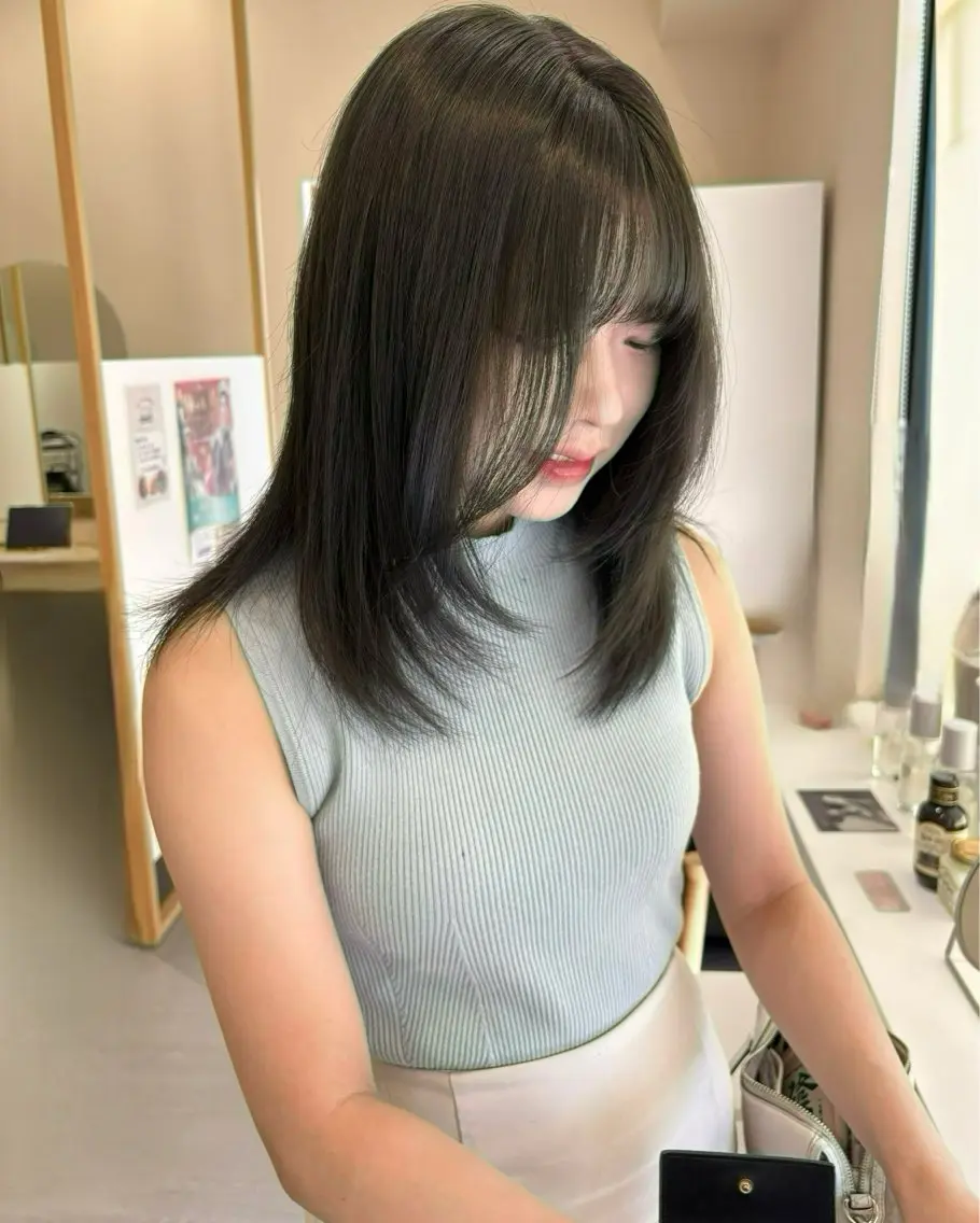 ミディアム カラー 透明感カラー オリーブグレー レイヤーカット カット ヘアカラー トリートメント APARTMENT 学園店/Yumiのヘアスタイル