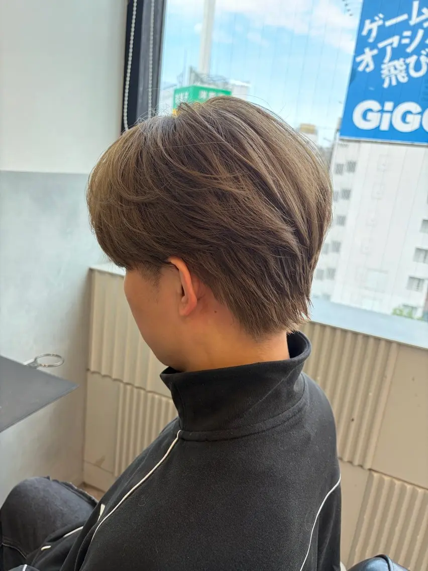 カラー メンズ センターパート メンズハイトーン ベージュカラー ハイトーンカラー ミルクティーベージュ カット ヘアカラー 💜垢抜けメンズパー マ💜Sakuraのヘアスタイル