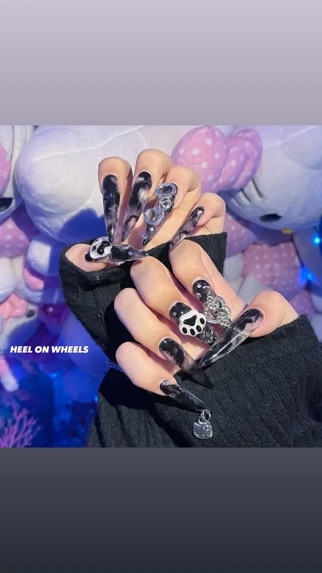 ネイル ロングネイル ⛓Miyu ⛓のネイルデザイン