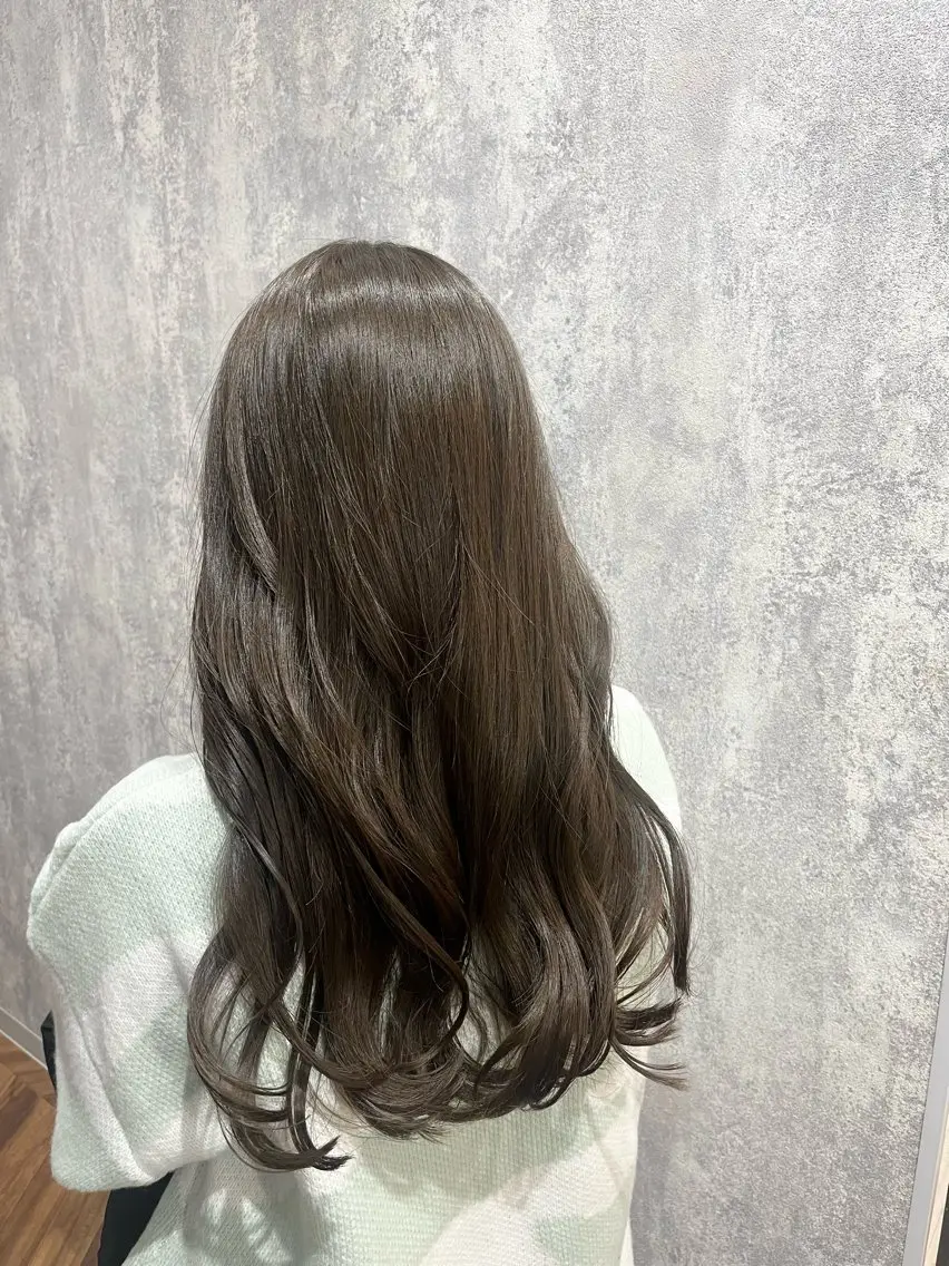 セミロング カラー ブリーチ 透明感カラー グレージュ ブリーチなしカラー カット ヘアカラー トリートメント 詩乃🎀ピンク 暖色系🫧レイヤーのヘアスタイル