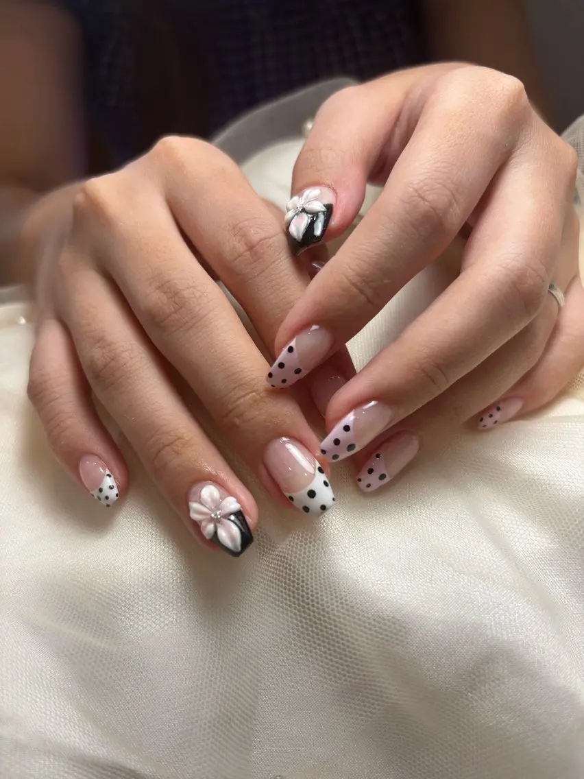 ネイル ハンドネイル フットネイル Nailroom tinoのネイルデザイン