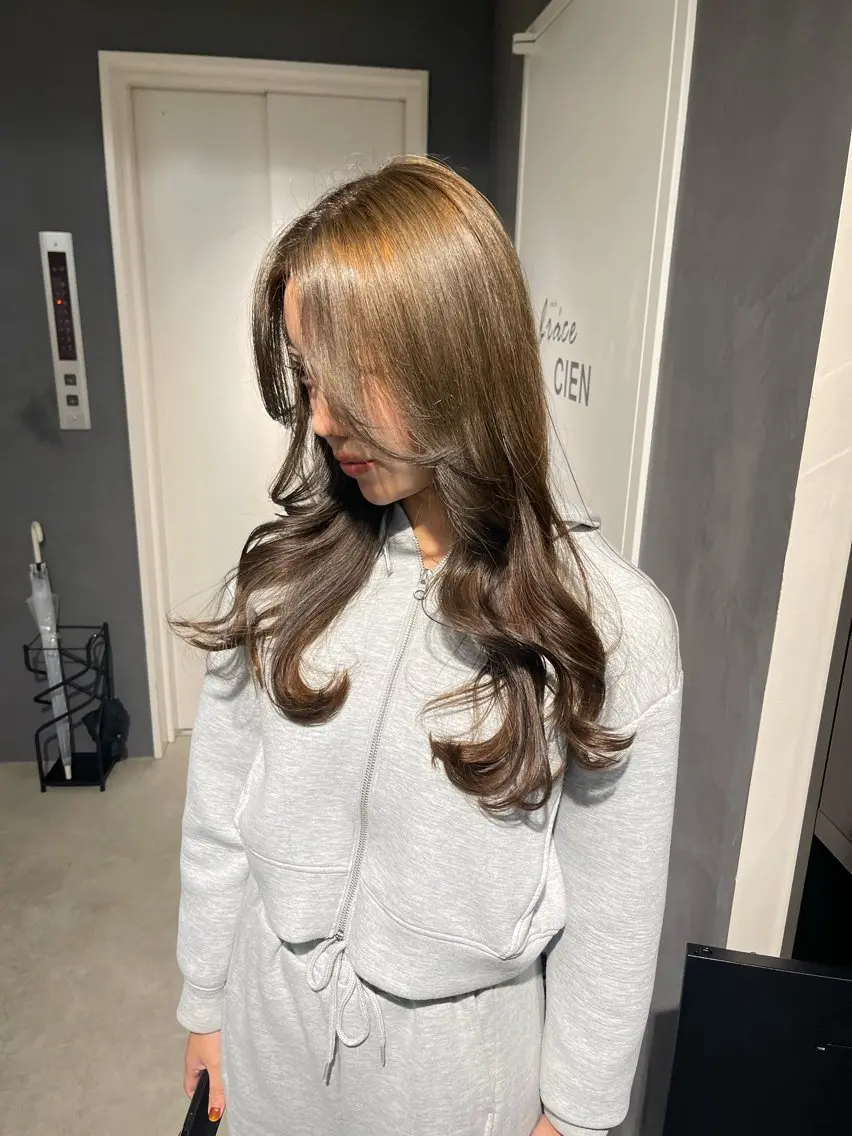 ロング カラー ヘアカラー 平井 よし乃のヘアスタイル