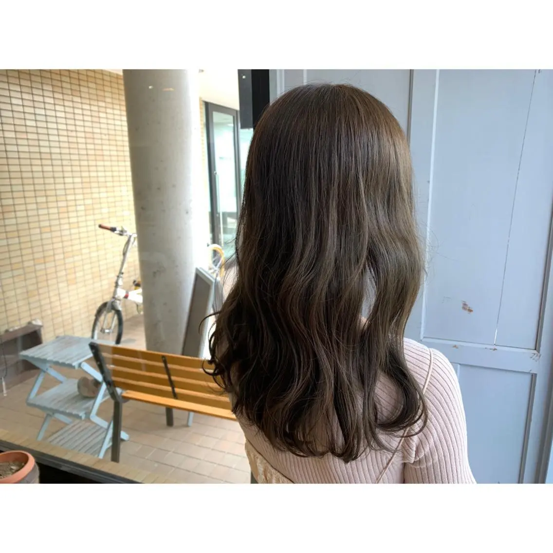 ロング カラー グレージュ オリーブグレージュ オリーブグレー ヘアカラー トリートメント ツキダテ ユイのヘアスタイル