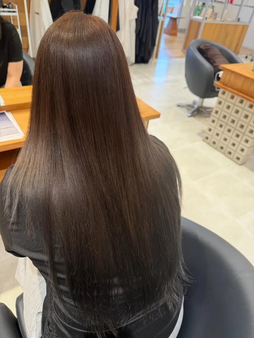 ロング アッシュ 今田 咲夢のヘアスタイル