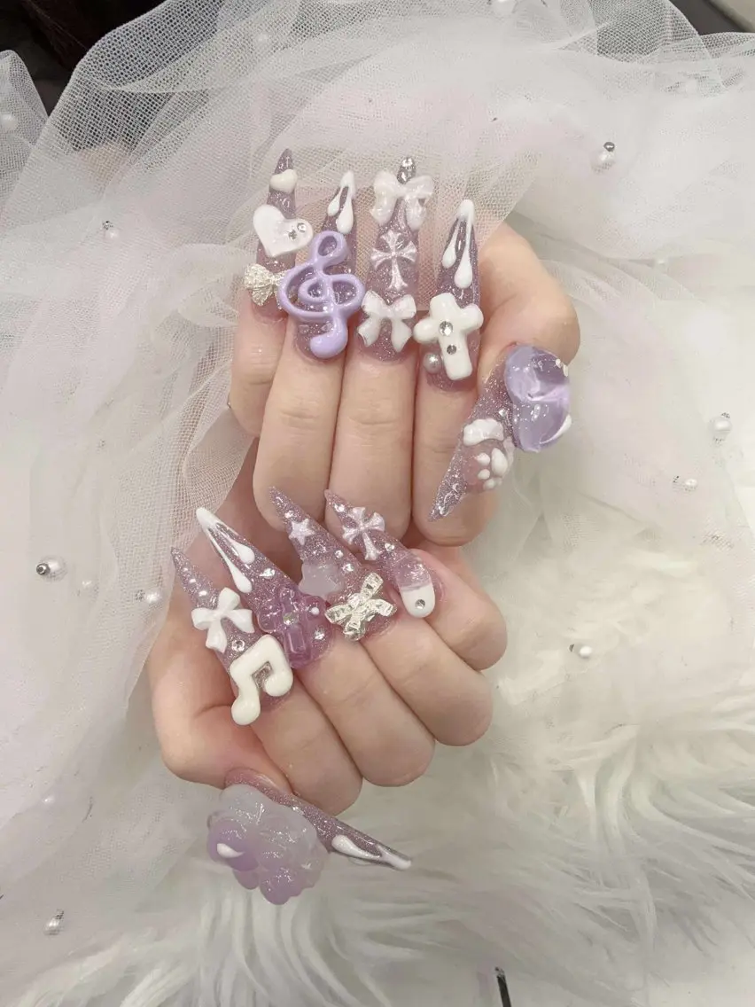 ネイル アートネイル オーロラネイル ボルドー チークネイル フレンチネイル ハンドネイル Sakura Nail Salonのネイルデザイン