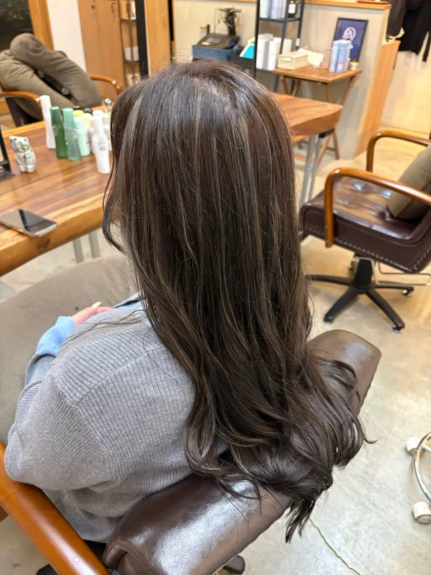ロング カラー アッシュ ハイライトカラー 顔周りカット ハイライト レイヤーカット 吉沢 史翔のヘアスタイル