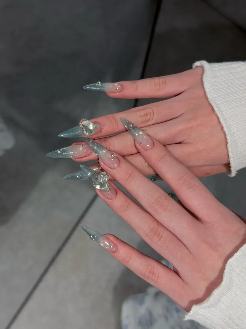 ネイル チークネイル ドット フレンチネイル グラデーション ハート ハンドネイル ハンドケア Eli Muse 新宿ネイルのネイルデザイン