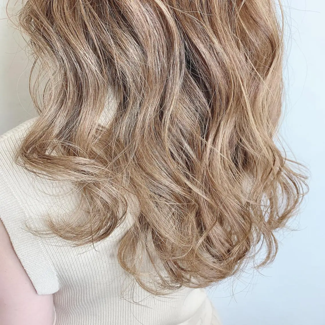 セミロング ボブ くびれヘア 顔周りカット ハイライト 髪質改善 オリーブカラー 特化　　kaiのヘアスタイル