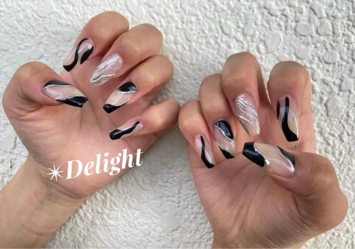 セミロング ネイル ハンドネイル フットネイル ✴︎ Delightのネイルデザイン