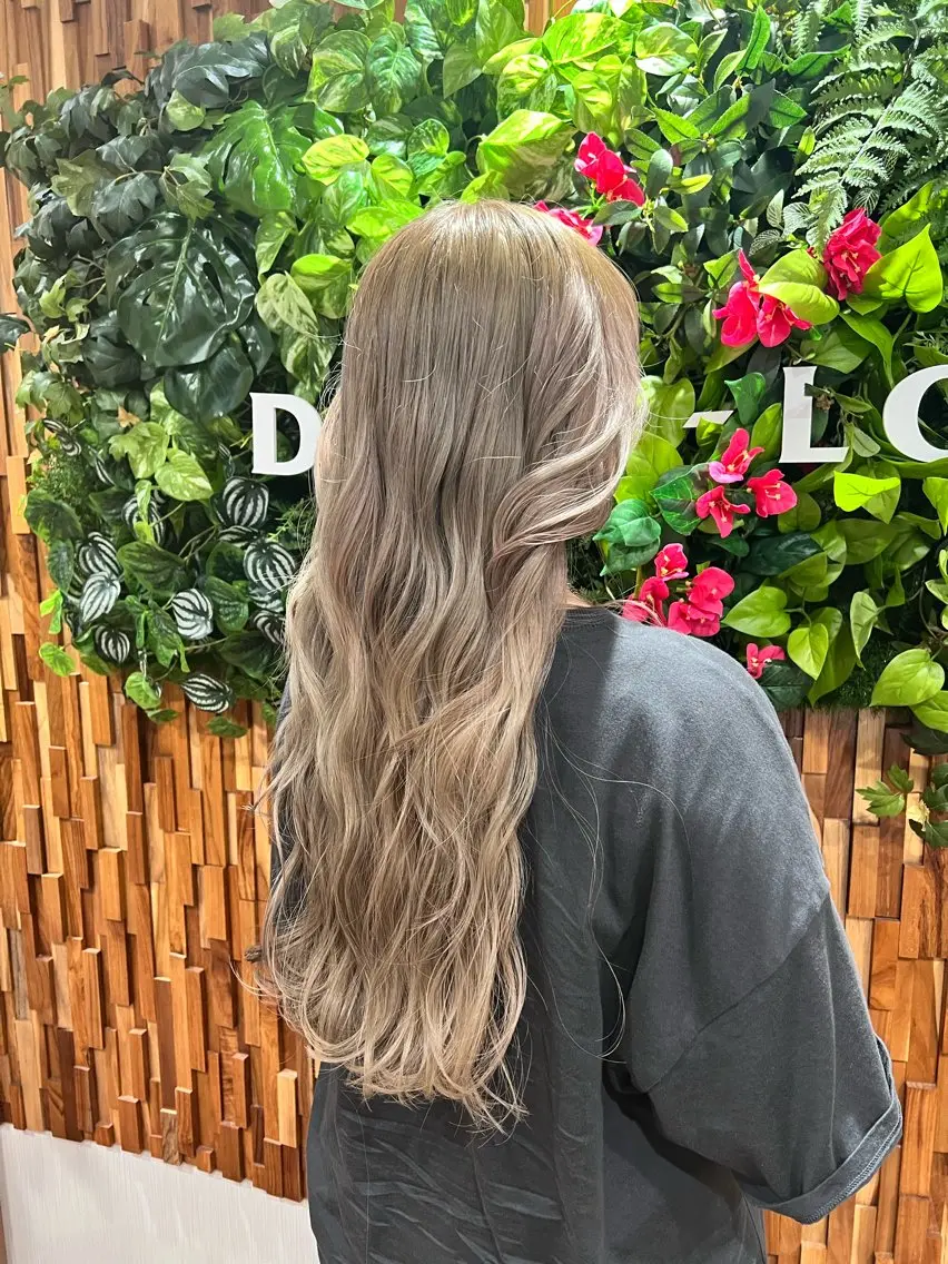 ロング カラー ブリーチ カット ヘアカラー ふなき あすかのヘアスタイル