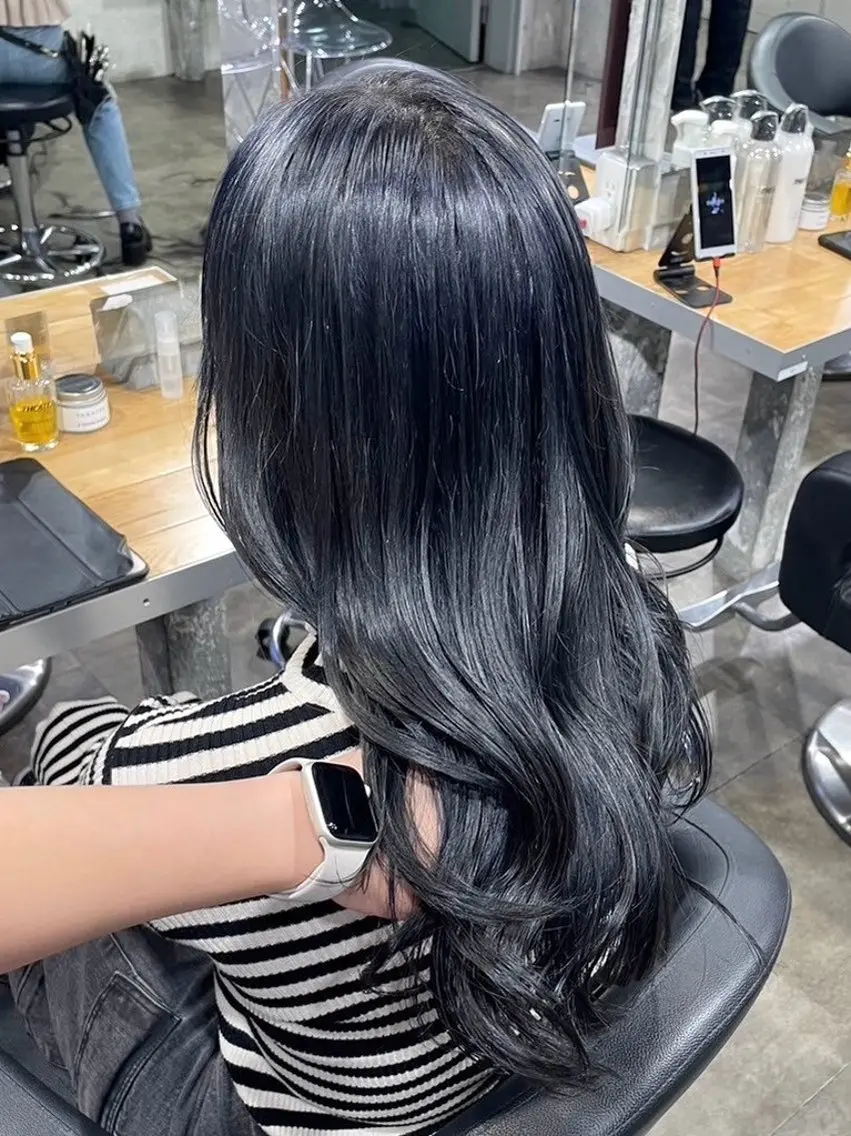 ロング カラー ヘアアレンジ 黒髪 ブルーカラー ブルーブラック 髪質改善 トリートメント 💓色落ちまで綺麗な 垢抜けカラー💓のヘアスタイル