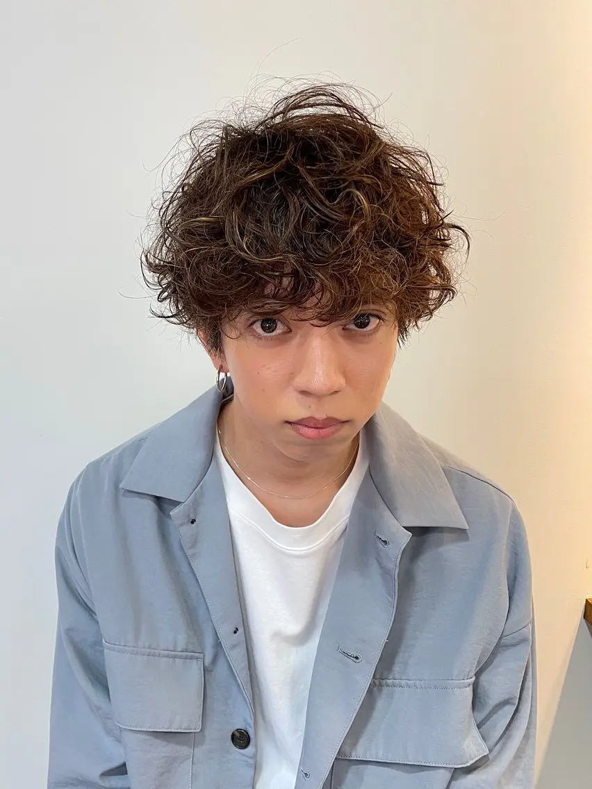 【メンズ】デザインカット+パーマ+炭酸泉 波巻き、ツイスト、スパイラルの写真