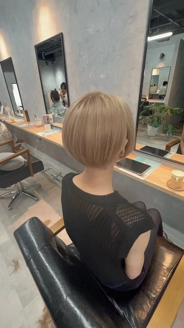 ショート カット ヘアカラー motoトップカラー リスト/ブリーチカラのヘアスタイル