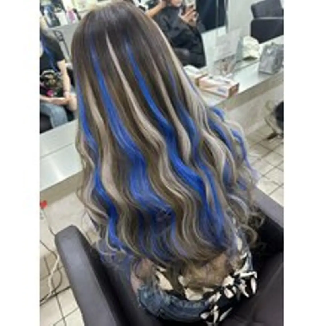 ロング MISAKIエクステ ブリーチ\5900のヘアスタイル