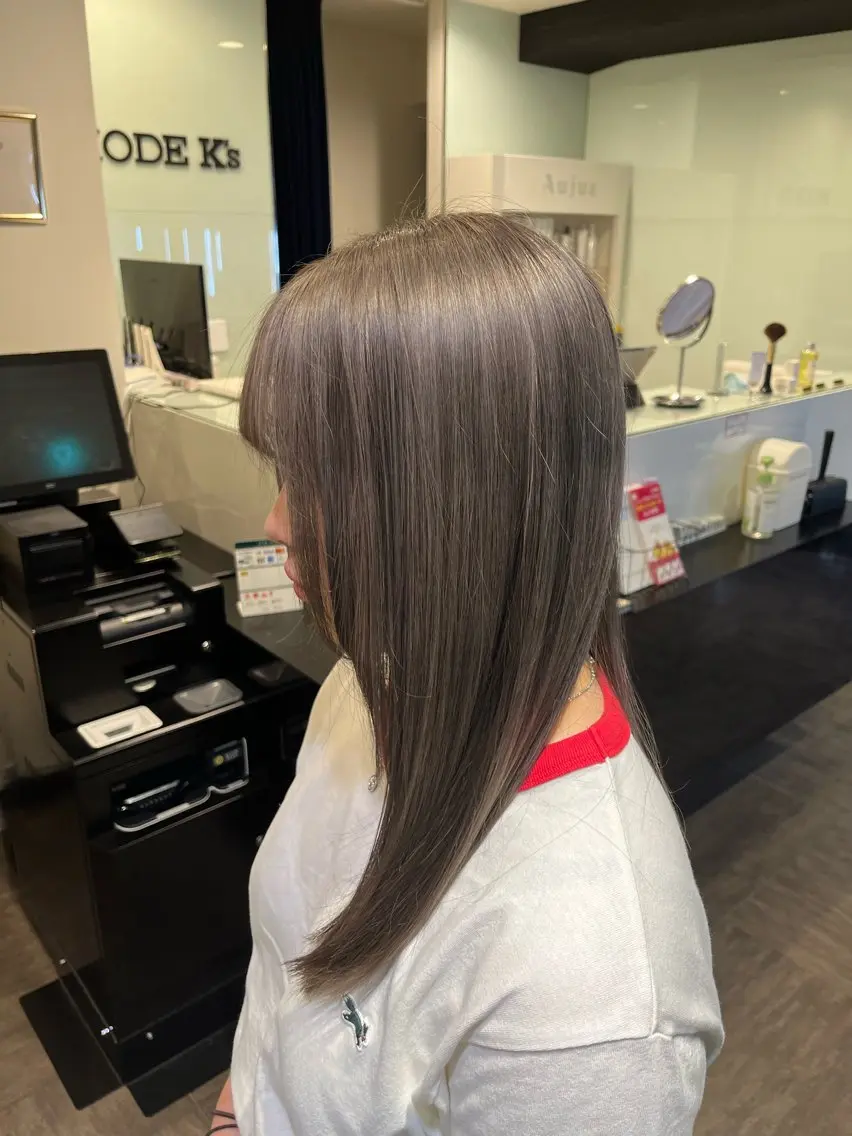 セミロング ヘアカラー 中川 蓮のヘアスタイル