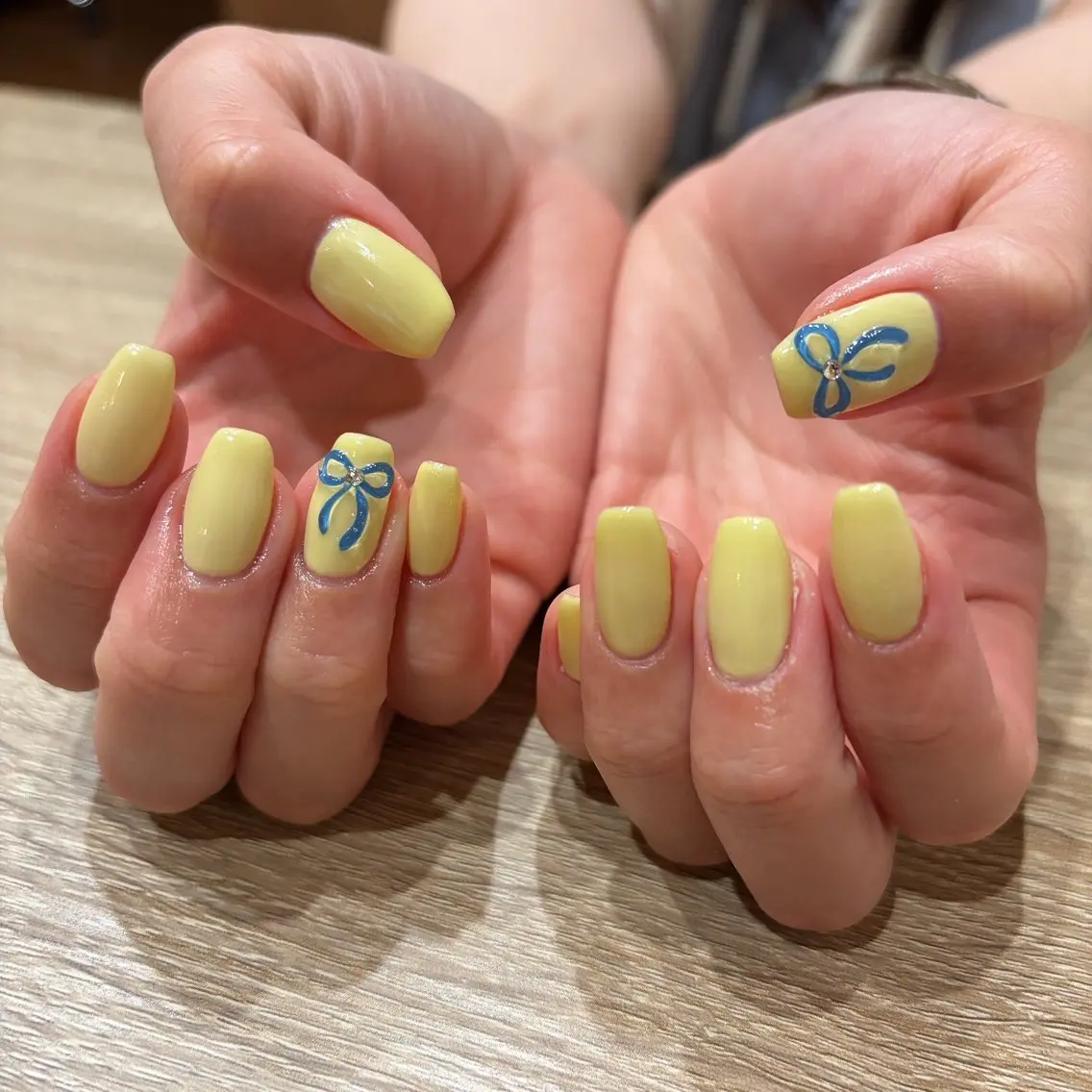 ネイル アートネイル ぷっくりネイル リボン ストーンネイル ハンドネイル liberté🫧 新小岩のネイルデザイン