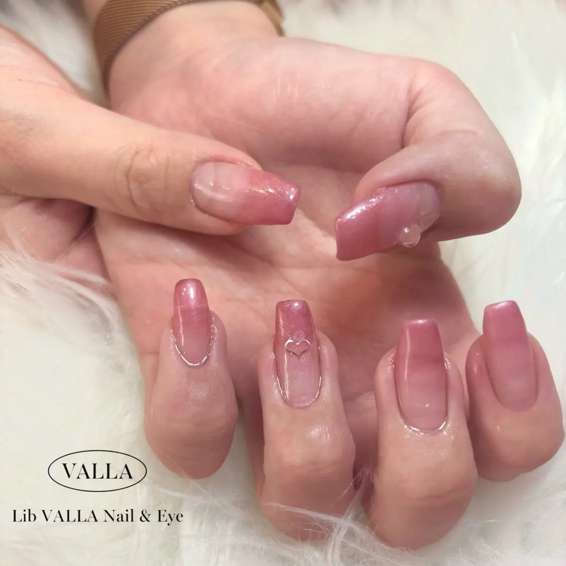 ネイル グラデーション LIB VALLA Yuri🍭🖤のネイルデザイン