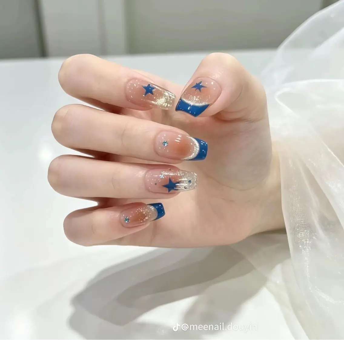 ネイル 韓国ネイル マグネットネイル 持ち込み ハンドネイル Dyo Nail_Royalのネイルデザイン
