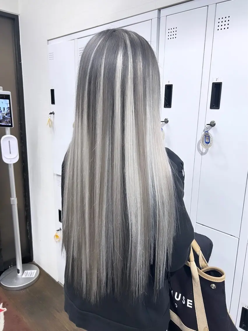 ロング カラー ブリーチ ケアブリーチ ヘアカラー 🧠U-topia 西村彩🧠のヘアスタイル