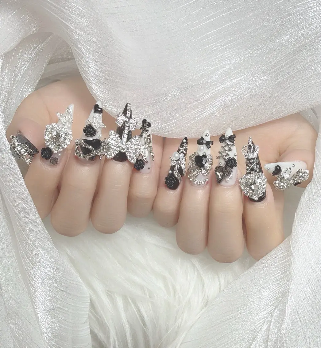 ネイル アートネイル オーロラネイル ボルドー チークネイル フレンチネイル ハンドネイル Sakura Nail Salonのネイルデザイン
