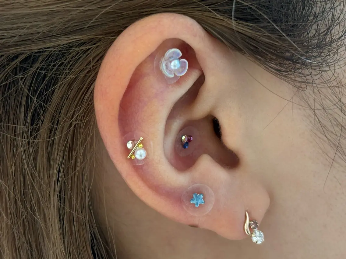 🎉New menu👂耳ツボジュエリー💎両耳6個💎シンプルパーツ4+キラキラパーツ2の写真