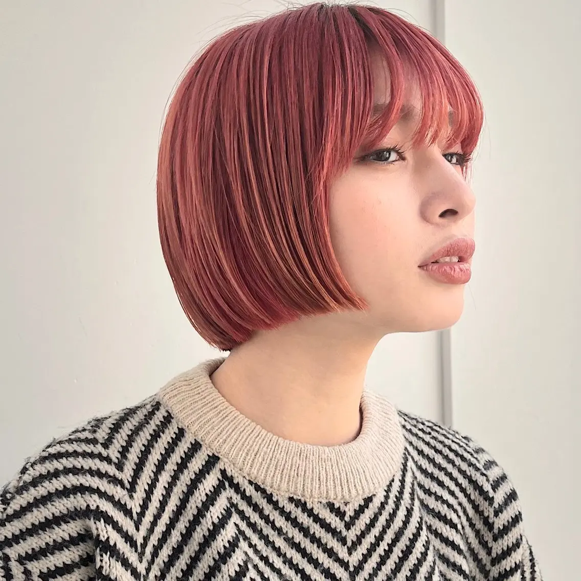 ショート カラー レッドカラー ボブ あやめ【顔まわり/レ イヤー/柔らかカラ】のヘアスタイル