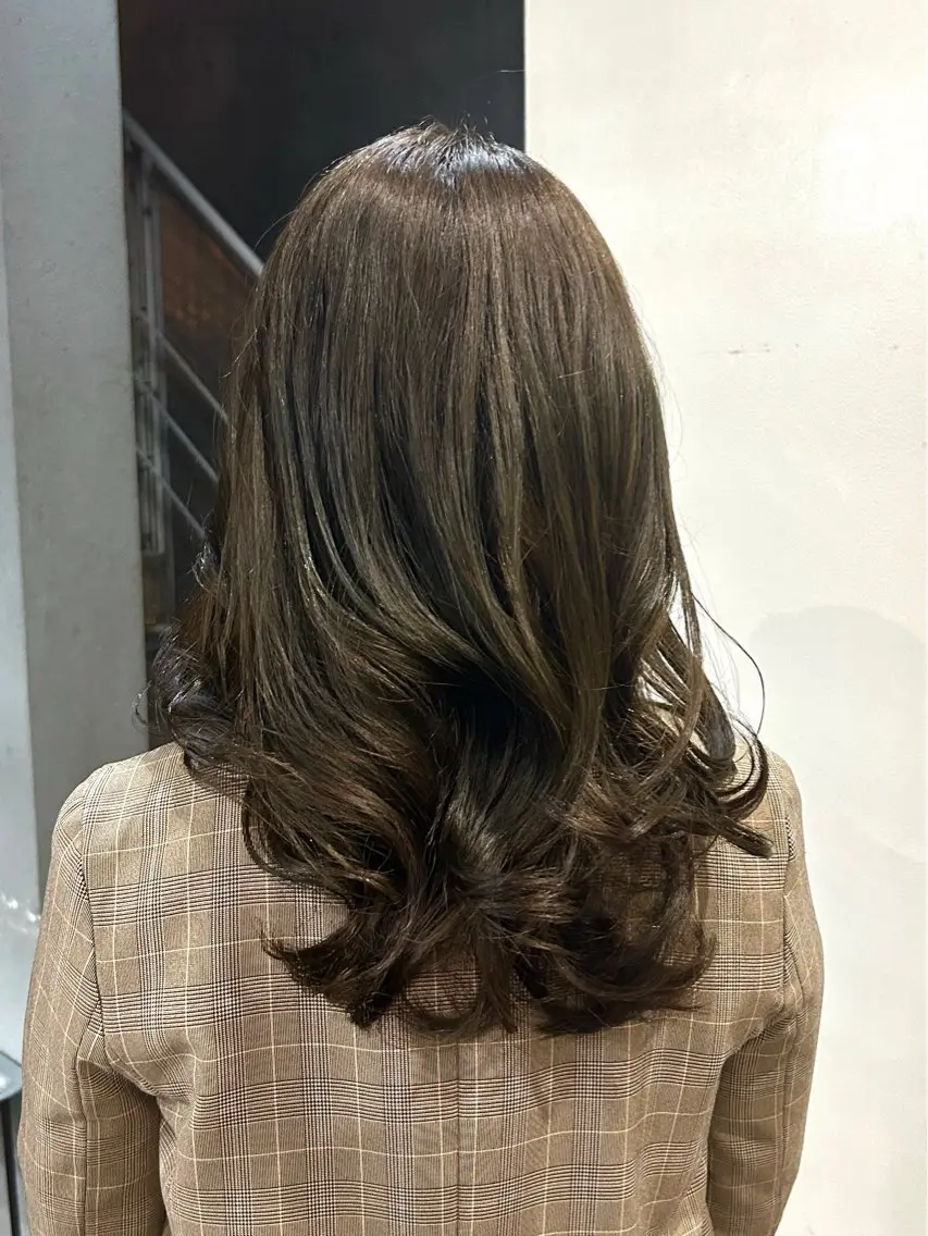 ミディアム ヘアカラー Hiyo 外国人風くせ毛パーマのヘアスタイル