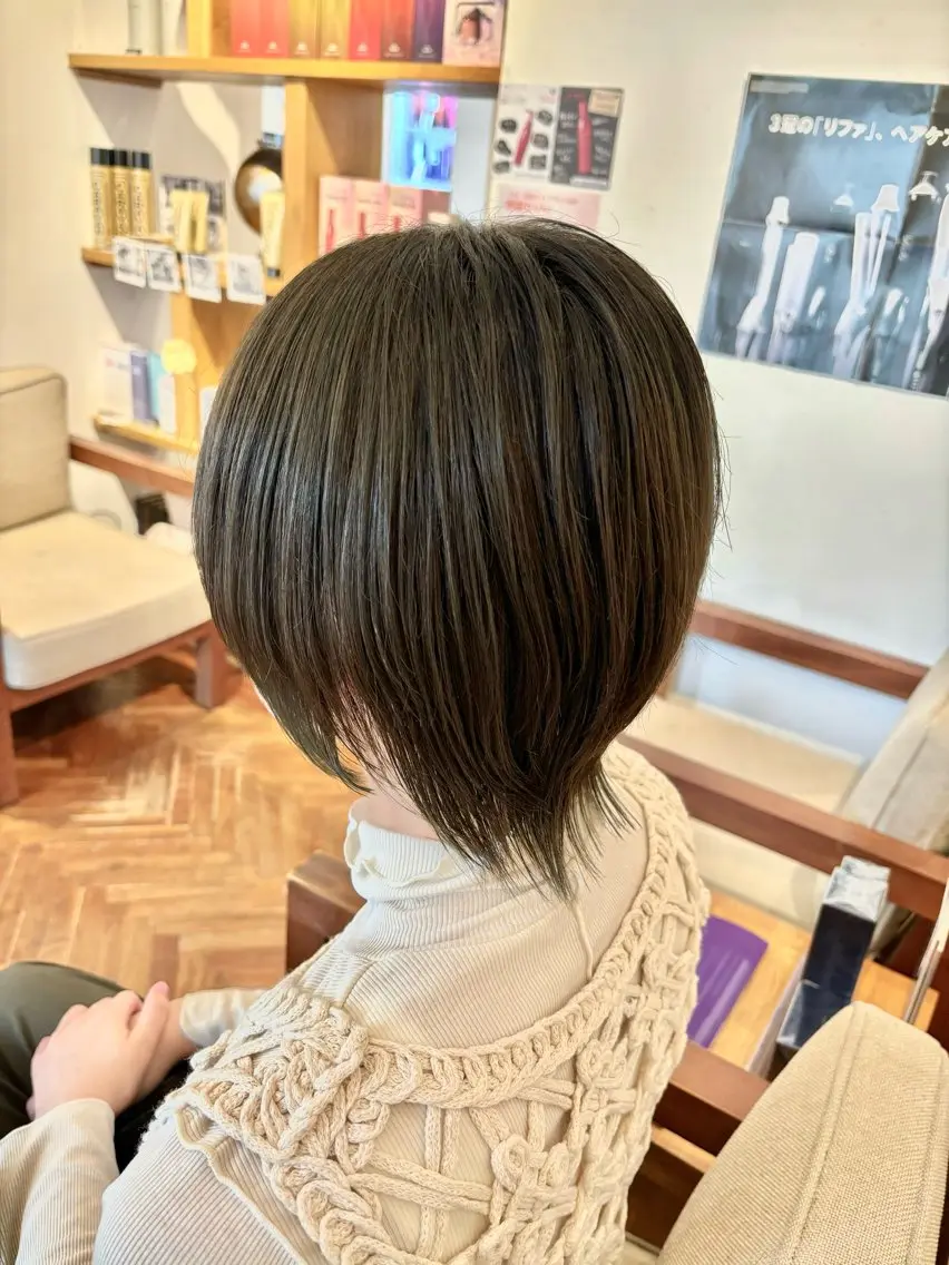 ミディアム カラー アッシュ アッシュグレー イヤリングカラー イルミナカラー ボブ ショート✖️縮毛矯正 ✂️秋山知穂✂️のヘアスタイル