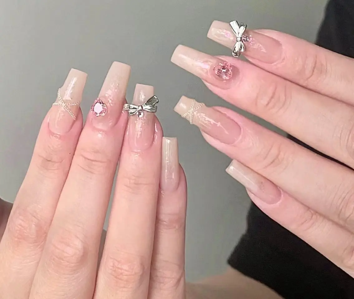 セミロング めぐみのネイルサロン スタッフ練習のネイルデザイン
