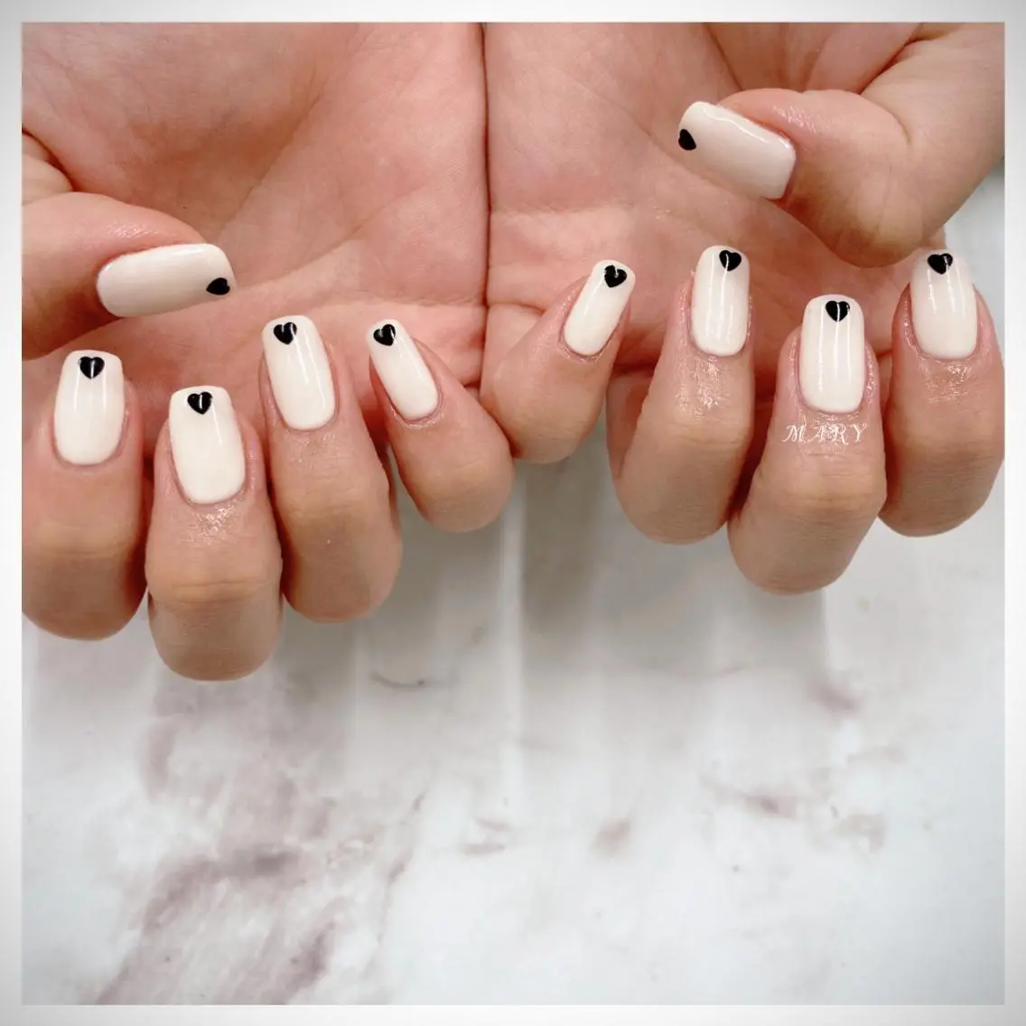 ネイル ハート ニュアンスネイル ワンカラーネイル スクエアネイル ホワイト ハンドネイル Mary nail .narumiのネイルデザイン