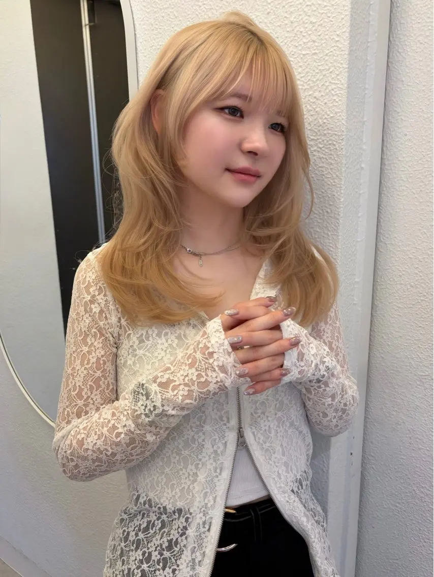 セミロング アッシュ 韓国風ヘア レイヤーカット 💛レイヤー/ベージ ュ/kokoro💛のヘアスタイル