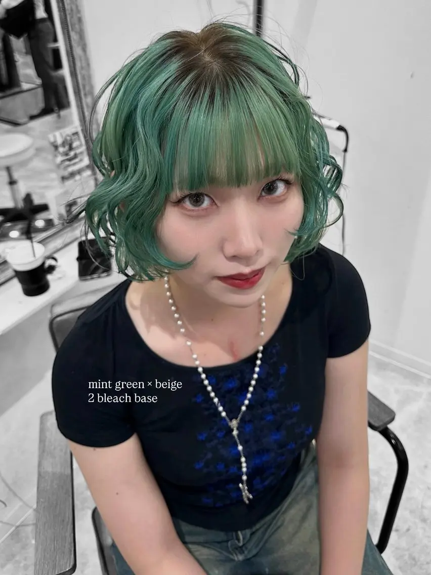 《⭐️人気No.2⭐️》顔まわりカット + ケアブリーチ + 髪質改善オンカラー+Aujua 5stepトリートメントの写真