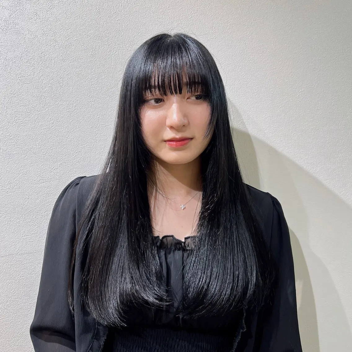 ロング カラー 黒髪 ブリーチ ブルーカラー ブルーブラック ケアブリーチ ヘアカラー トリートメント 𝙎𝙚𝙞𝙧𝙖 ☆カット/パーマのヘアスタイル