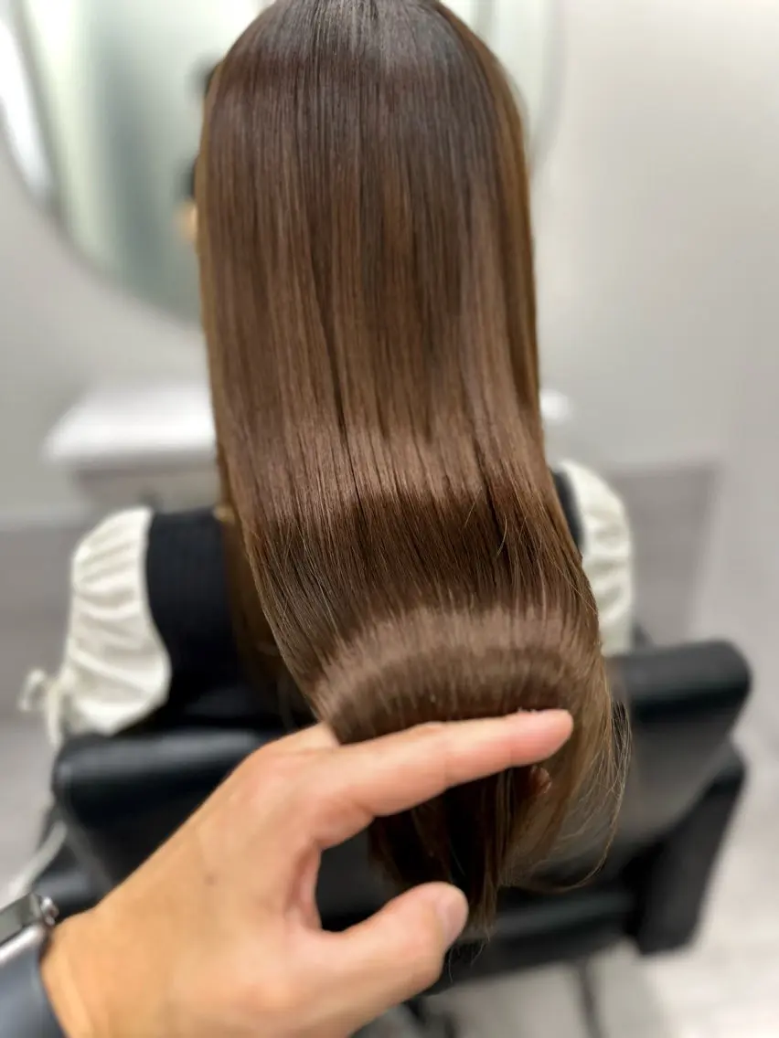 セミロング カット 縮毛矯正 JYO 髪質改善専門家のヘアスタイル