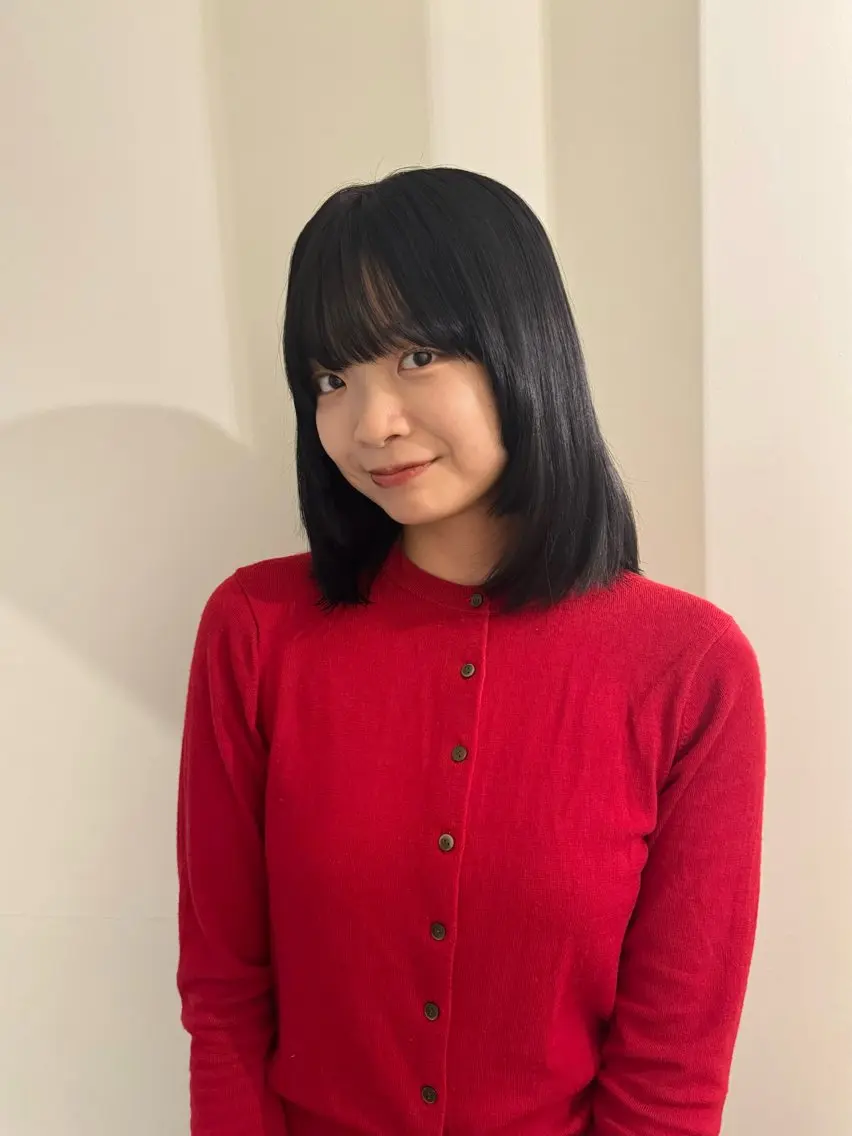 セミロング カラー 黒髪 ブルーカラー ブルーブラック 内沼 恵留菜のヘアスタイル