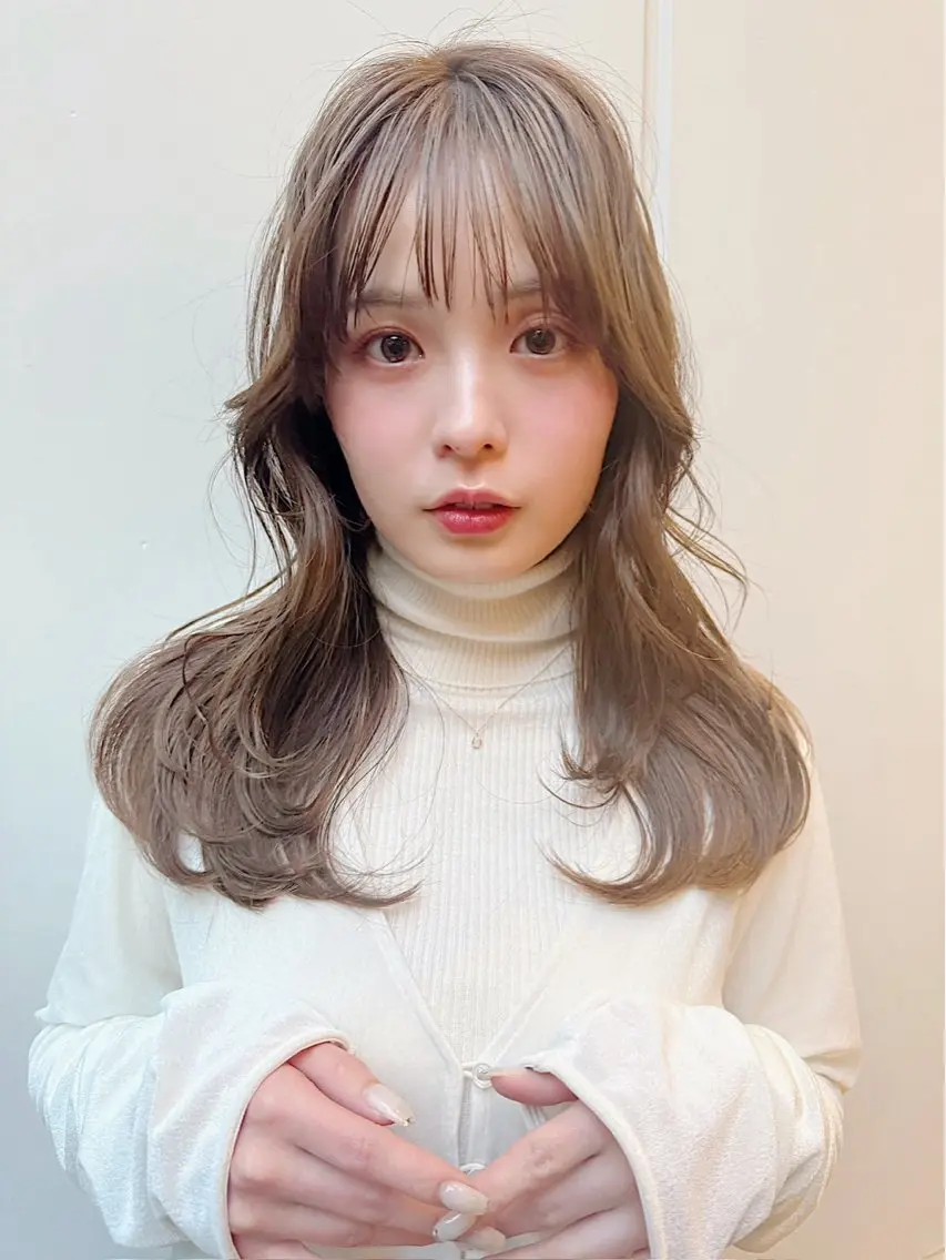 前髪顔周りカット+コテ巻きの写真