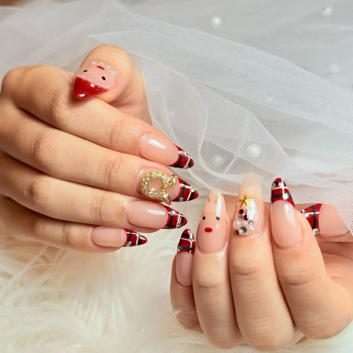 ネイル チークネイル フレンチネイル グラデーション キラキラネイル 韓国ネイル ハンドネイル Risa_ Nailのネイルデザイン