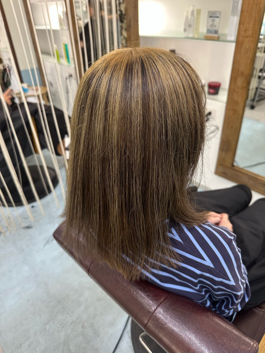 ミディアム ヘアカラー 足立 芹音のヘアスタイル