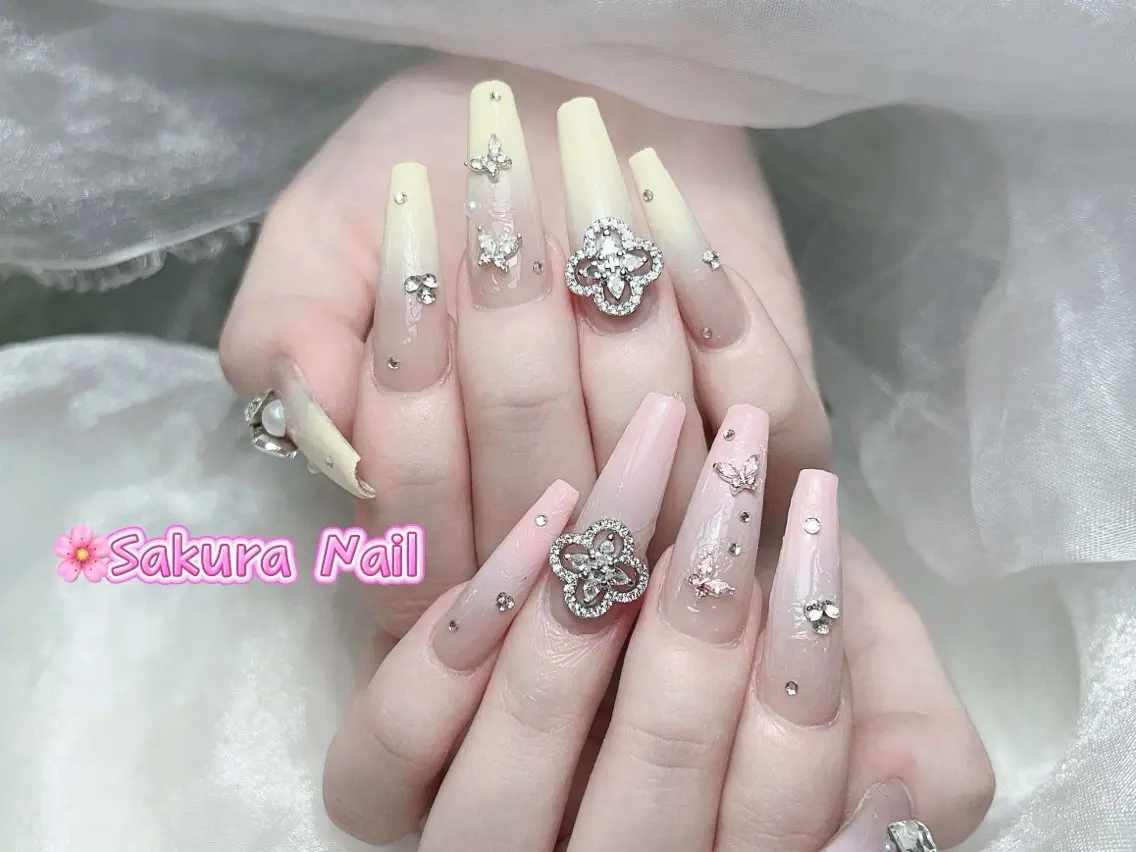 ネイル アートネイル オーロラネイル ボルドー チークネイル フレンチネイル ハンドネイル Sakura Nail Salonのネイルデザイン