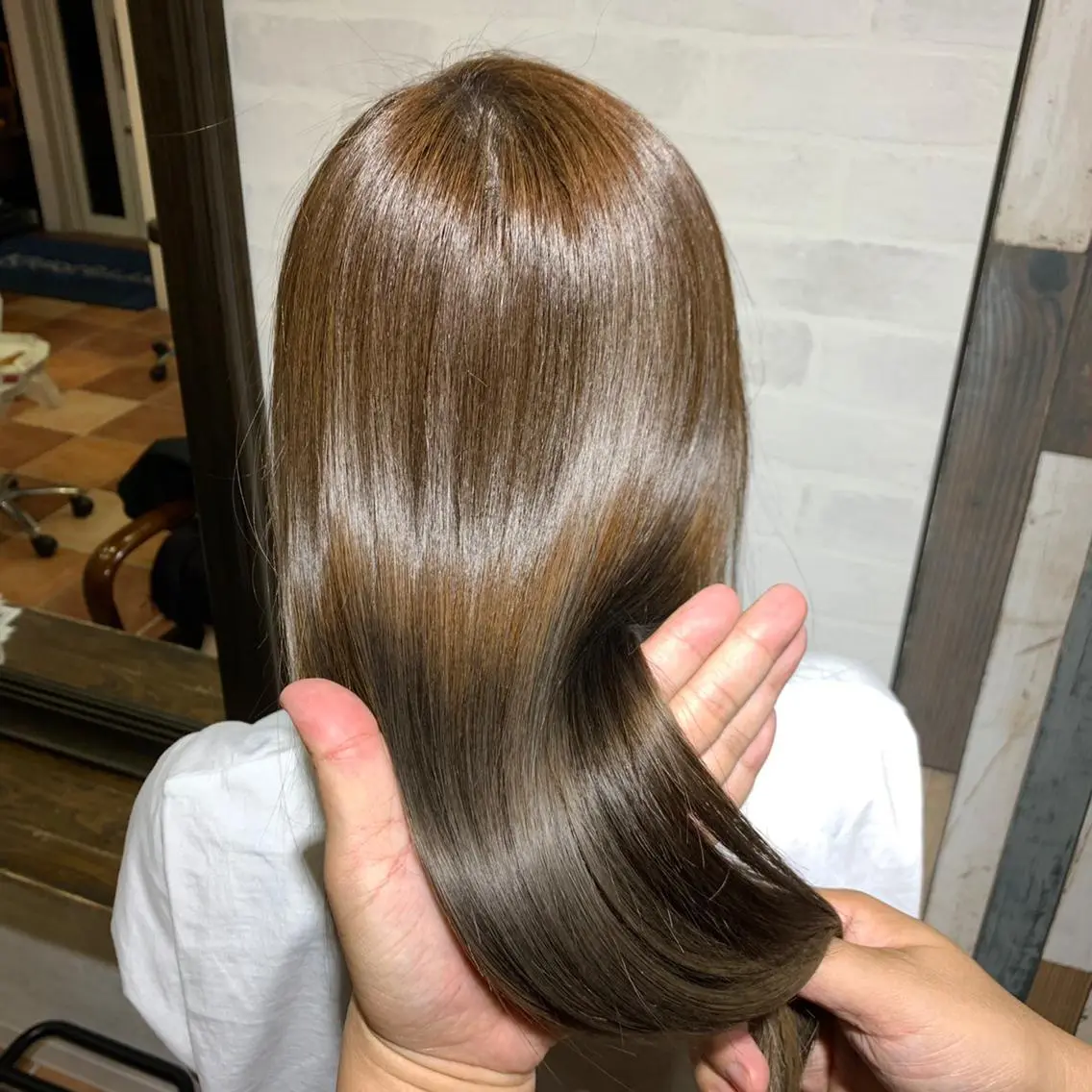 ロング ハイライト 髪質改善 縮毛矯正 酸性ストレート 大澤 唯のヘアスタイル