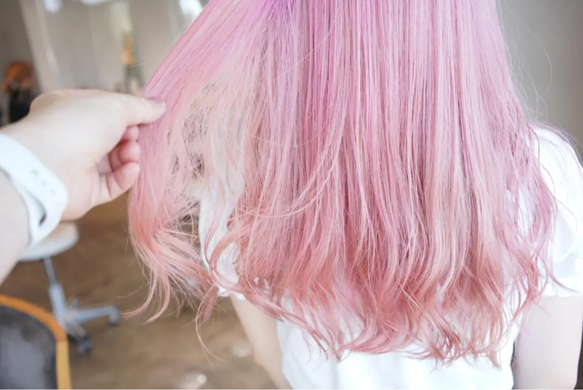 ロング カラー ピンクカラー ヘアカラー トリートメント ハイトーン/レイヤー /ケアブリーチ石川治のヘアスタイル