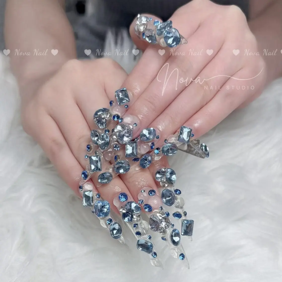 ネイル キラキラネイル 韓国ネイル マグネットネイル 持ち込み 夏ネイル ハンドネイル ハンドケア Nova Nail Nambaのネイルデザイン