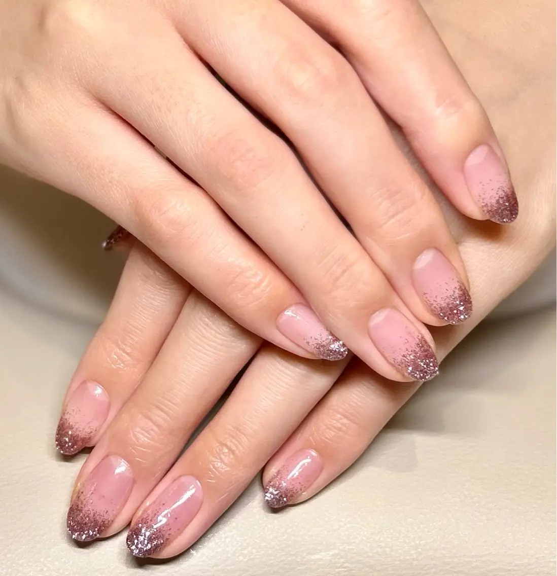 ネイル ラメ(グリッター) ラメグラデーション ピンク シルバー ハンドネイル Neolive_ RINKAのネイルデザイン