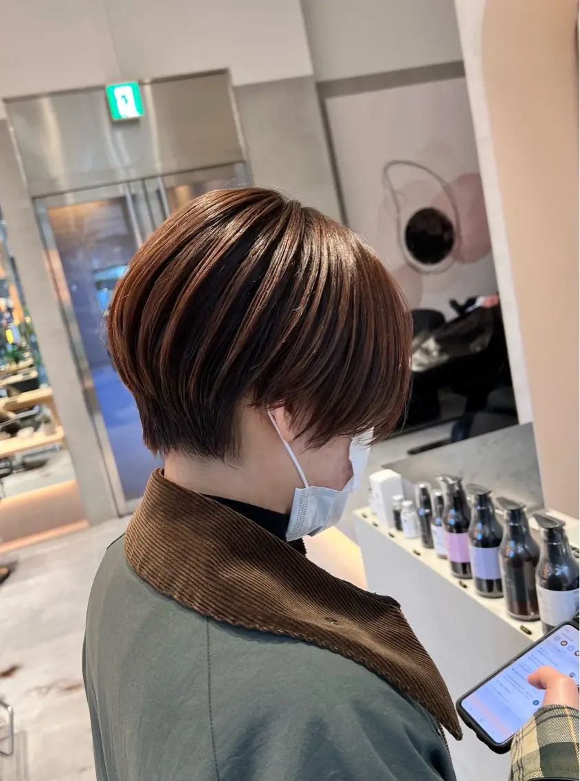 ショート ミオ💎ショート 透ける暗髪のヘアスタイル