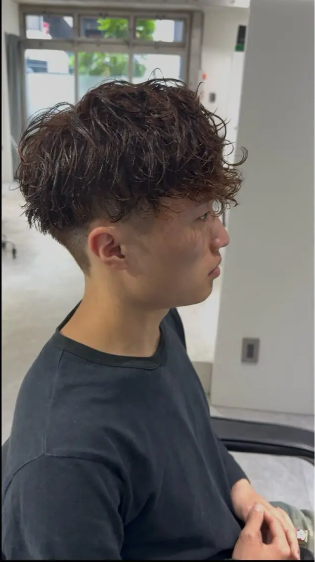 メンズ スペインカール カット ヘアカラー パーマ 布施メンズ特化美容師 秋山 涼のヘアスタイル