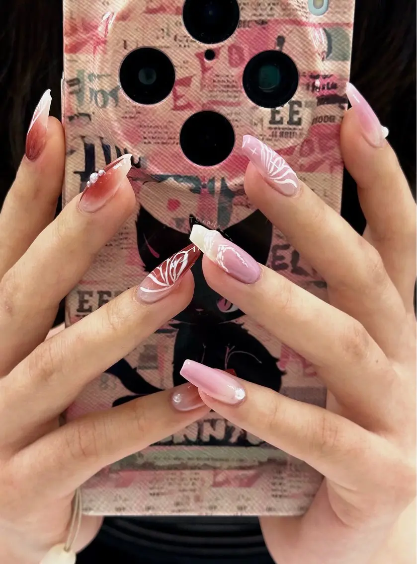 ネイル キラキラネイル マグネットネイル 持ち込み シンプルネイル ハンドネイル フットネイル ハンドケア TS. nails___のネイルデザイン