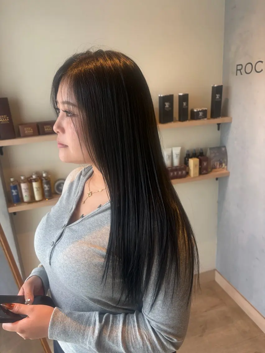 ロング ヘアカラー トリートメント ROCCO アイナ/ レイヤー透明感カラーのヘアスタイル