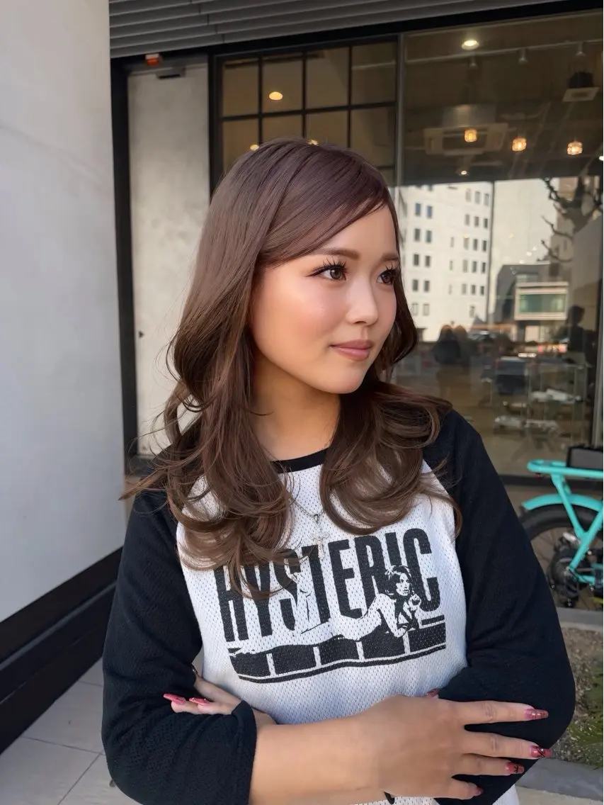 ロング カラー 岩田 紗奈のヘアスタイル