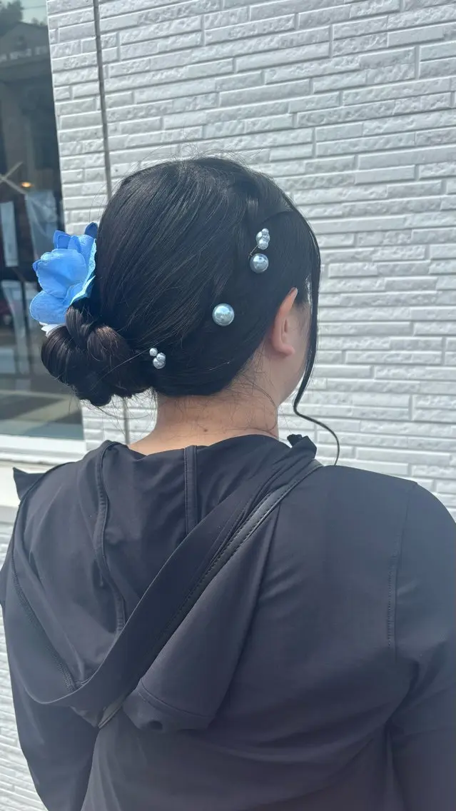 セミロング ヘアアレンジ 新開 羽音のヘアスタイル